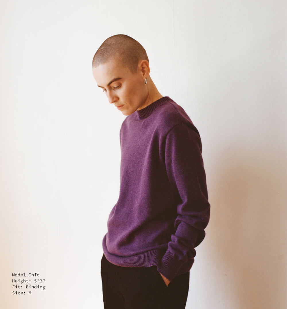 5'3" model, binding, in purple M Luke sweater